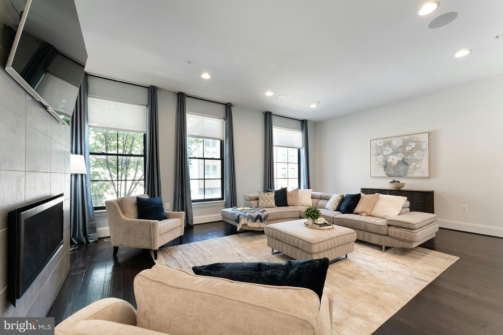 ONE LOUDOUN - Residential