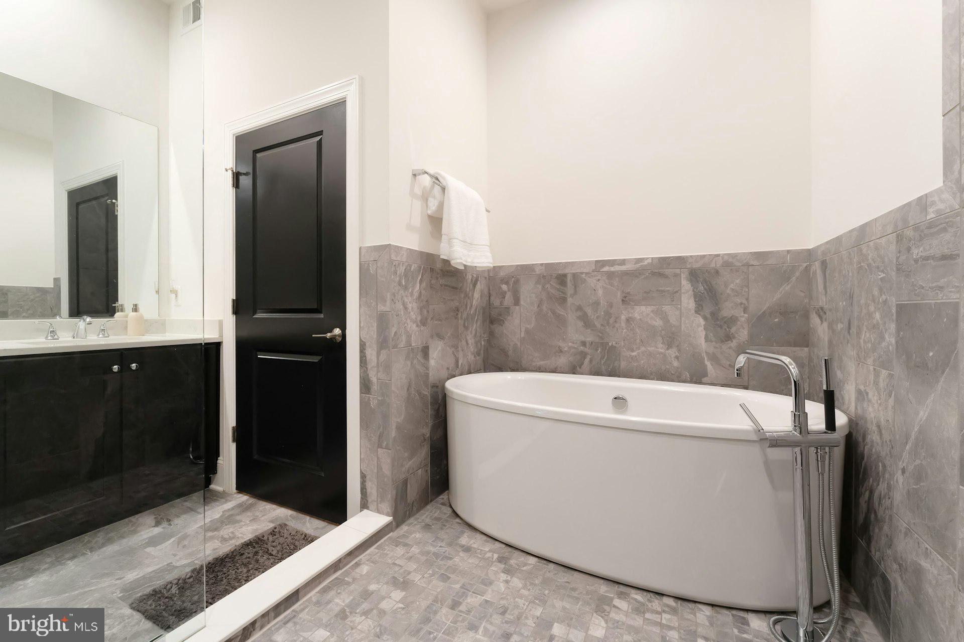 ONE LOUDOUN - Residential