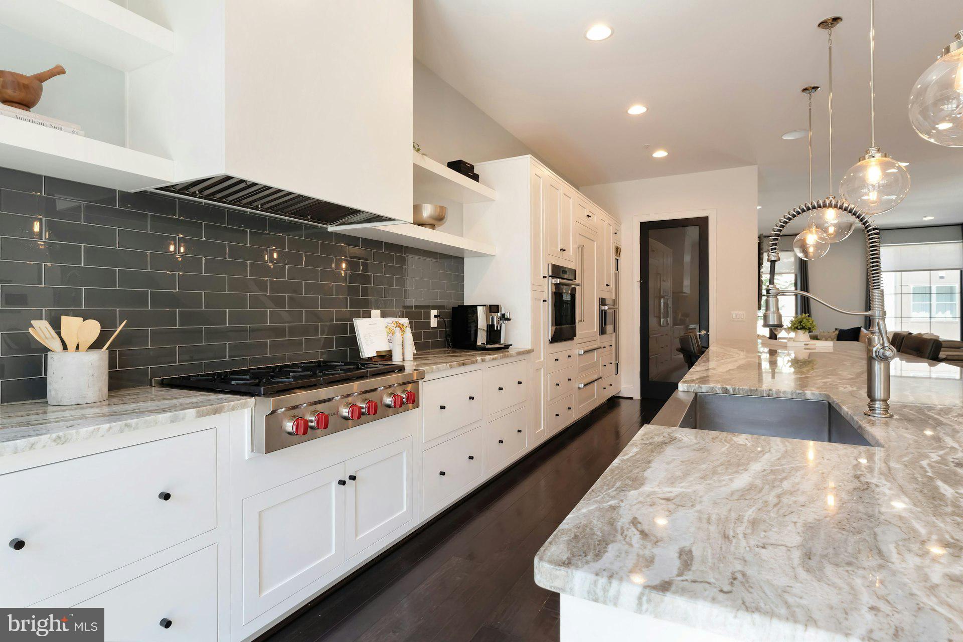 ONE LOUDOUN - Residential