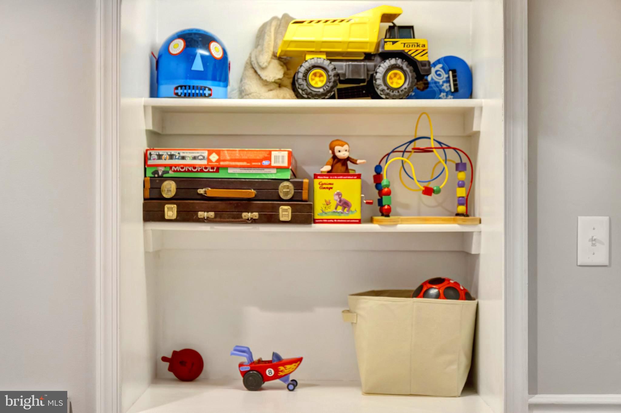 VILLAGES OF FIVE POINTS-WEST - Residential