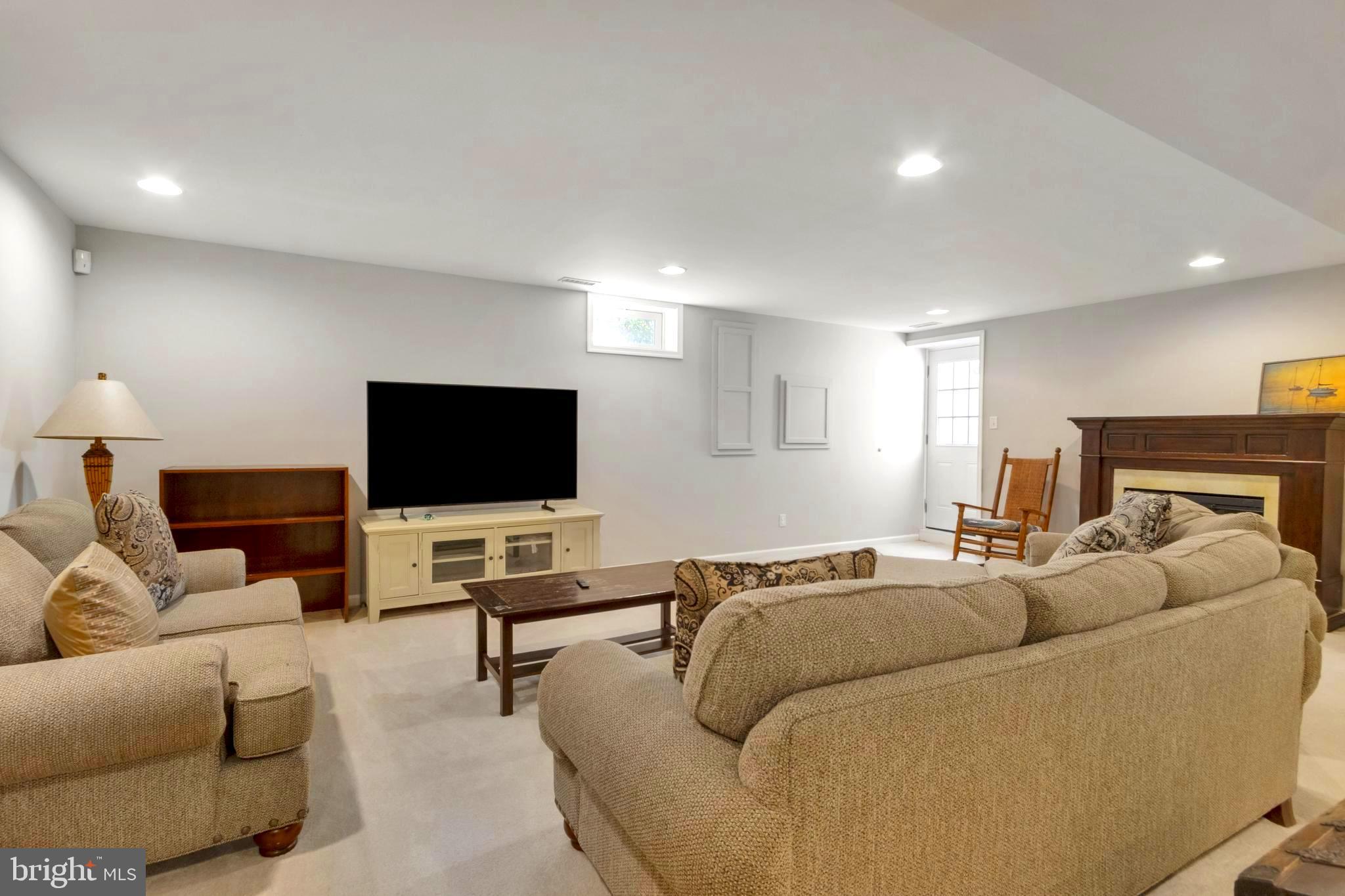 VILLAGES OF FIVE POINTS-WEST - Residential