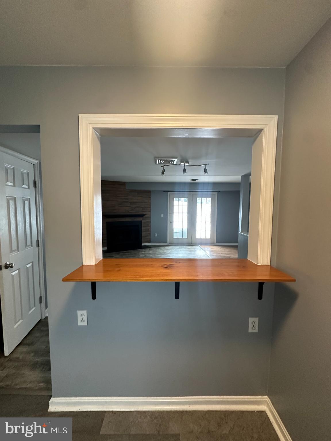 406 BARRINGTON COURT