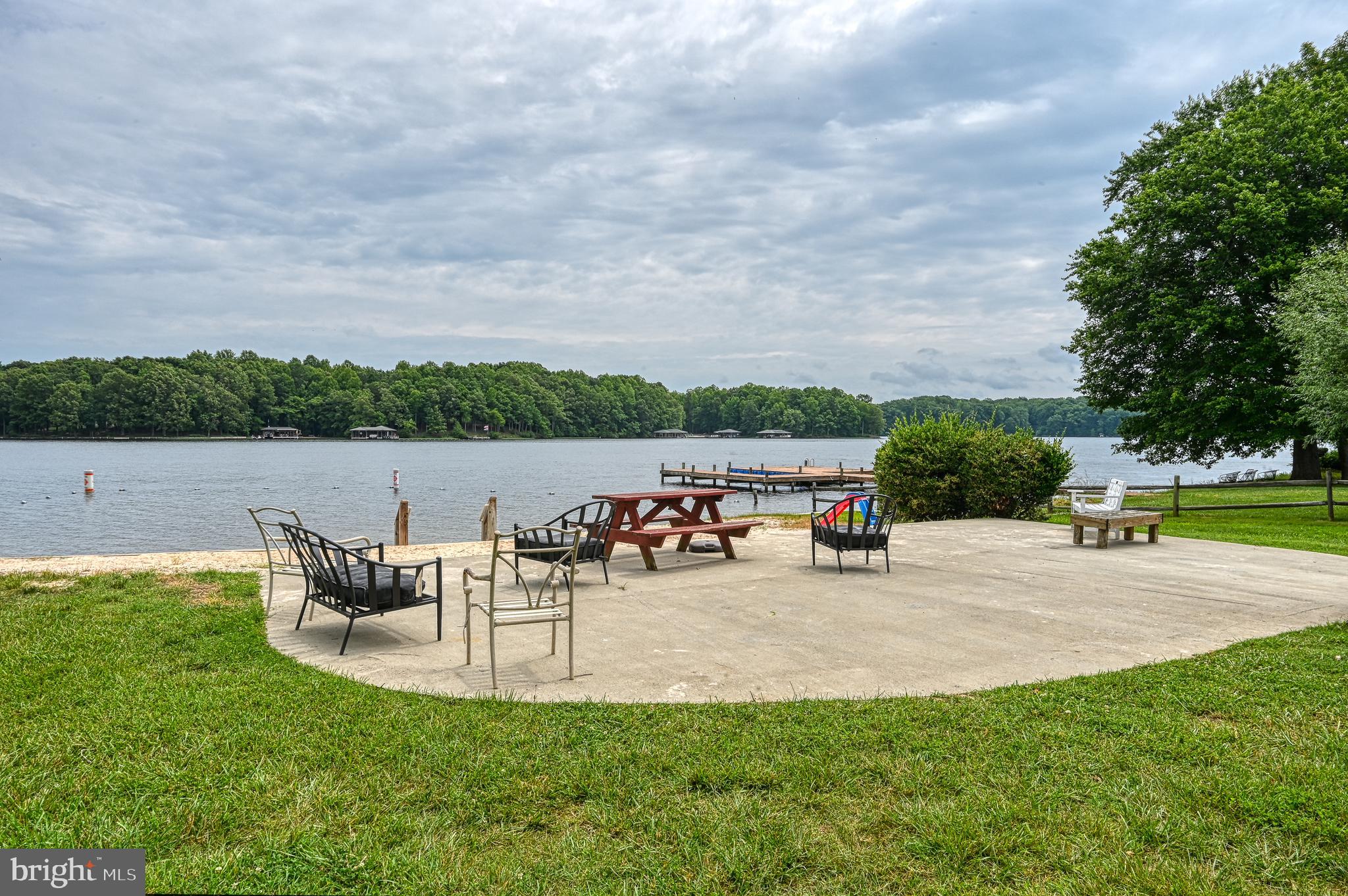 TALL PINES - Residential