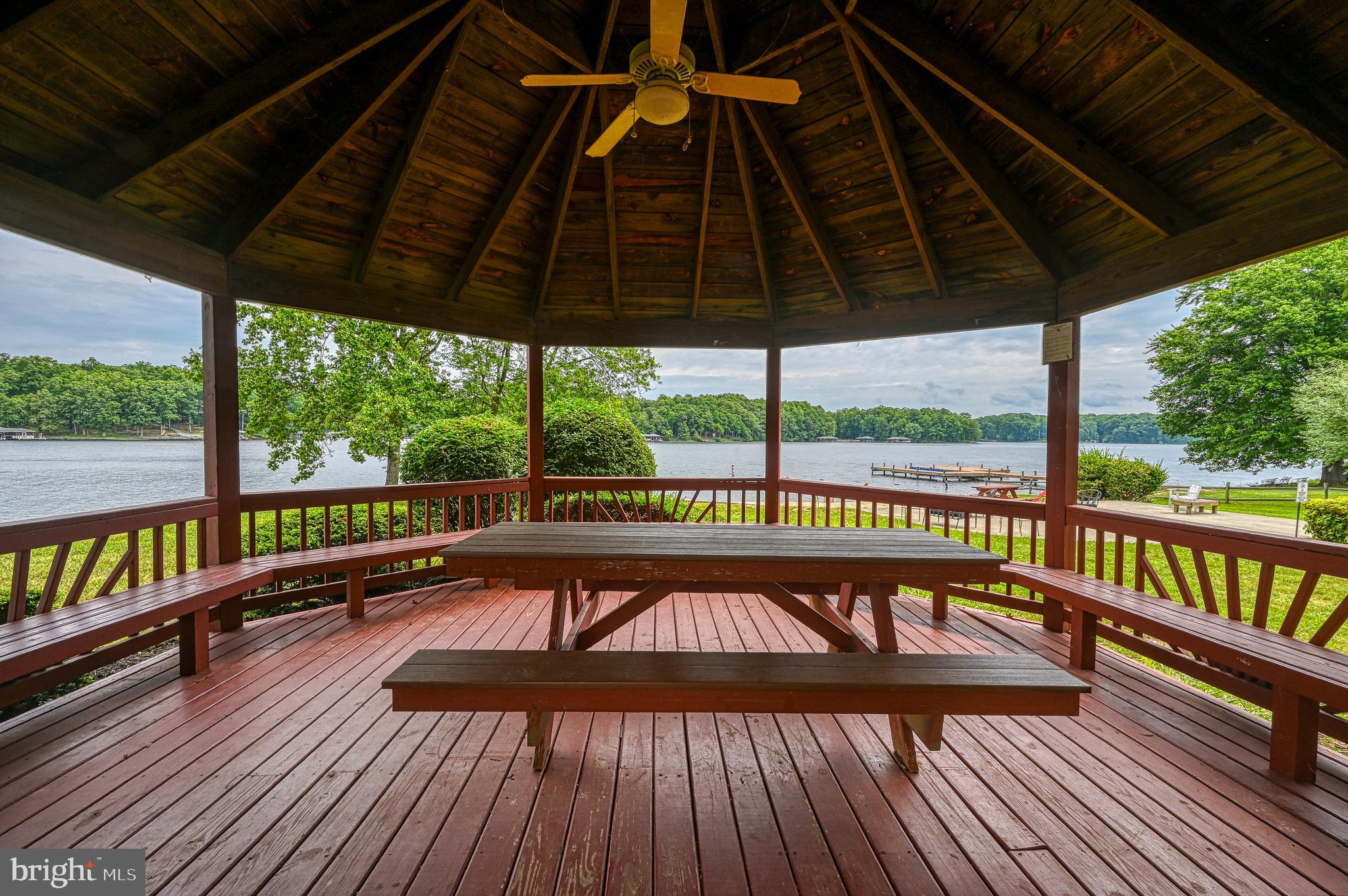 TALL PINES - Residential