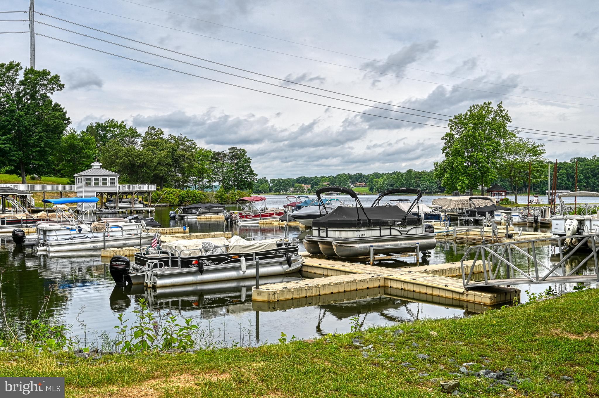 TALL PINES - Residential