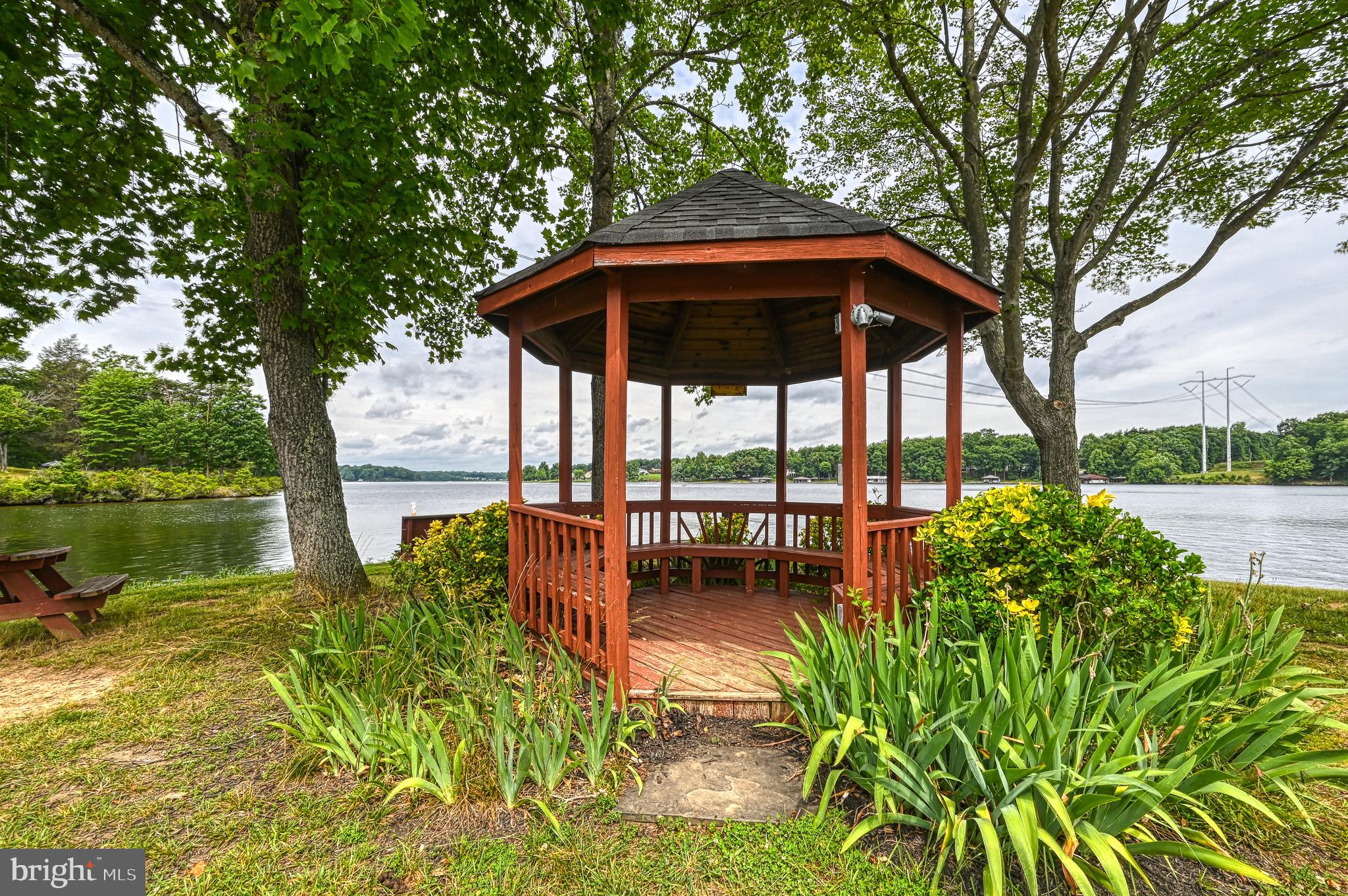 TALL PINES - Residential