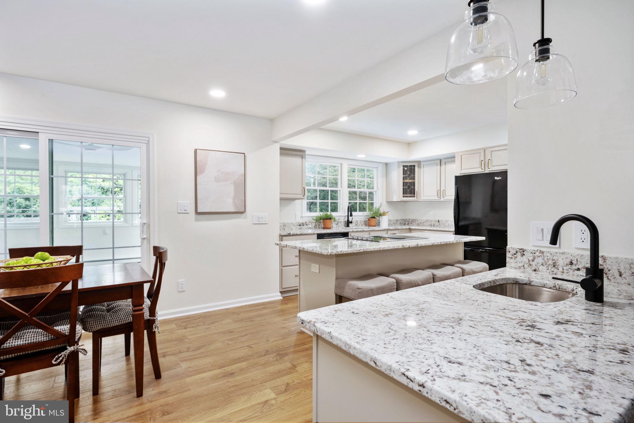 FOX POINT - Residential