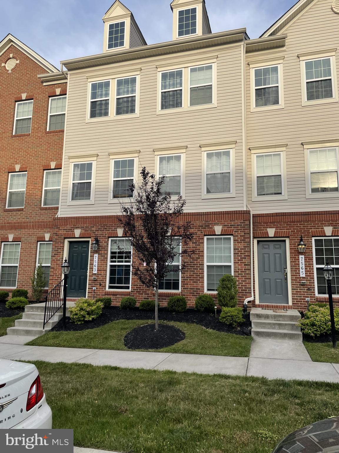OXFORD SQUARE - Residential Lease
