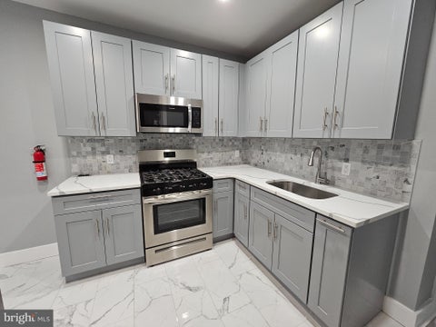 Townhouse For Sale - 1537 N Frazier Street<br/> PHILADELPHIA, PA 19131