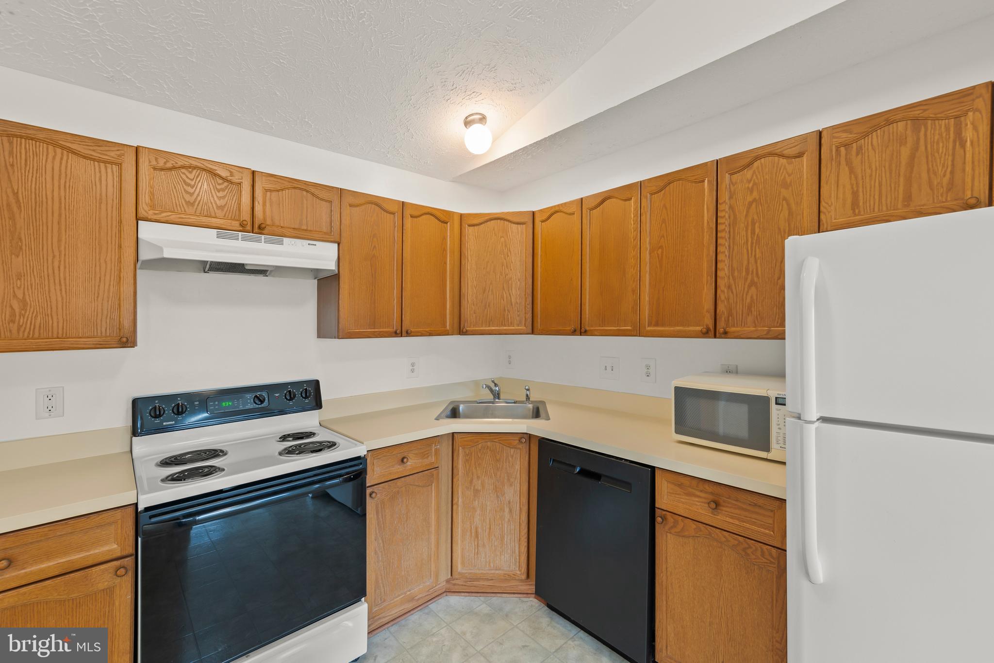 PARKVIEW CONDOMINIUMS - Residential