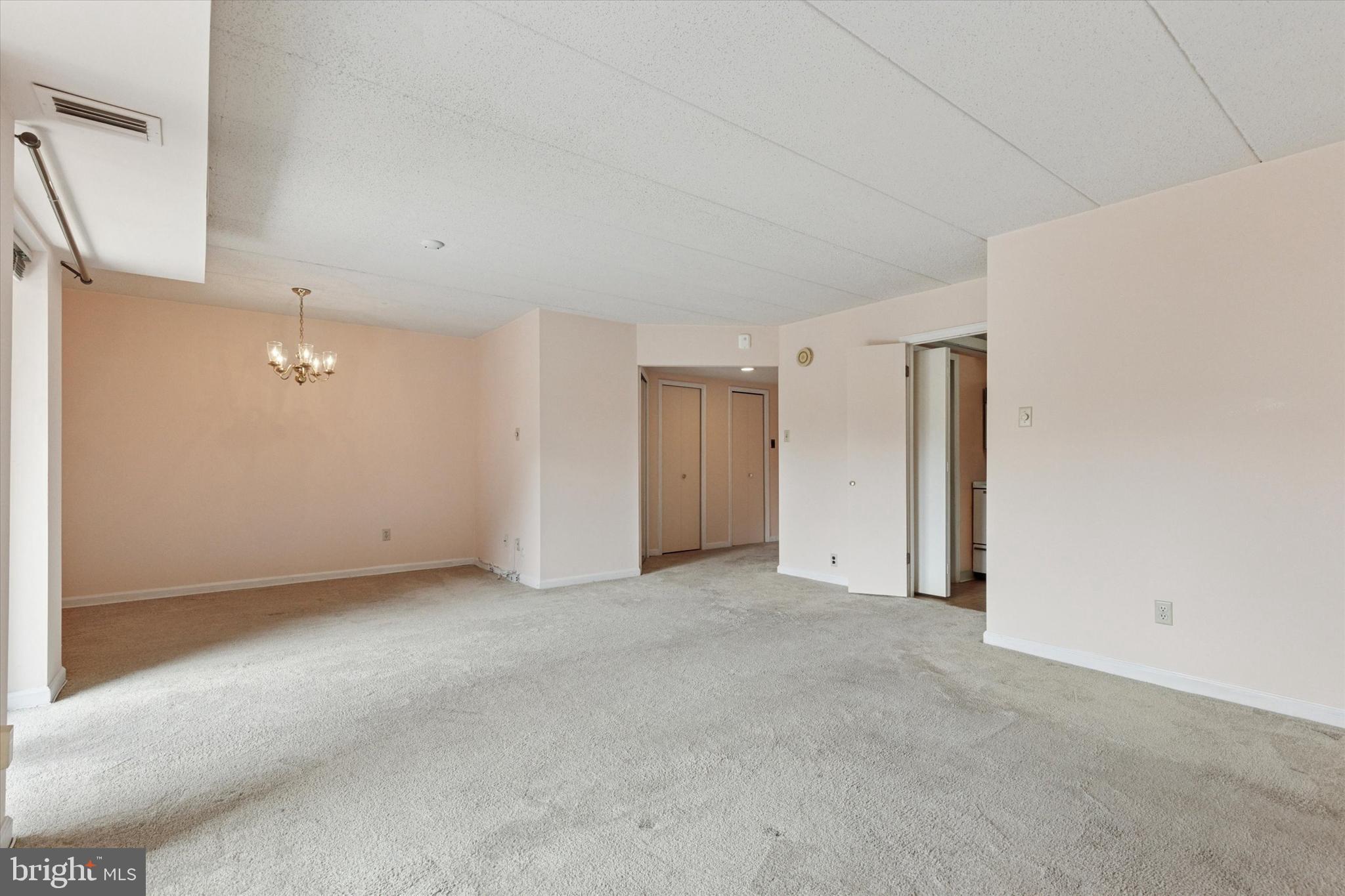 1219 W WYNNEWOOD ROAD 400