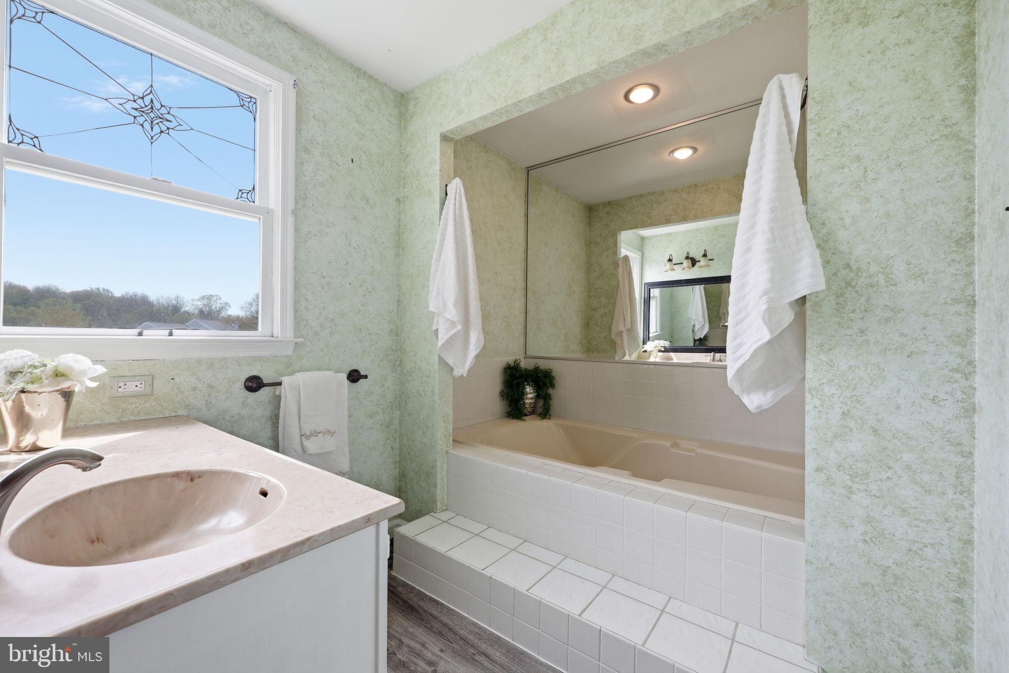 MIRROR LAKE FARMS - Residential