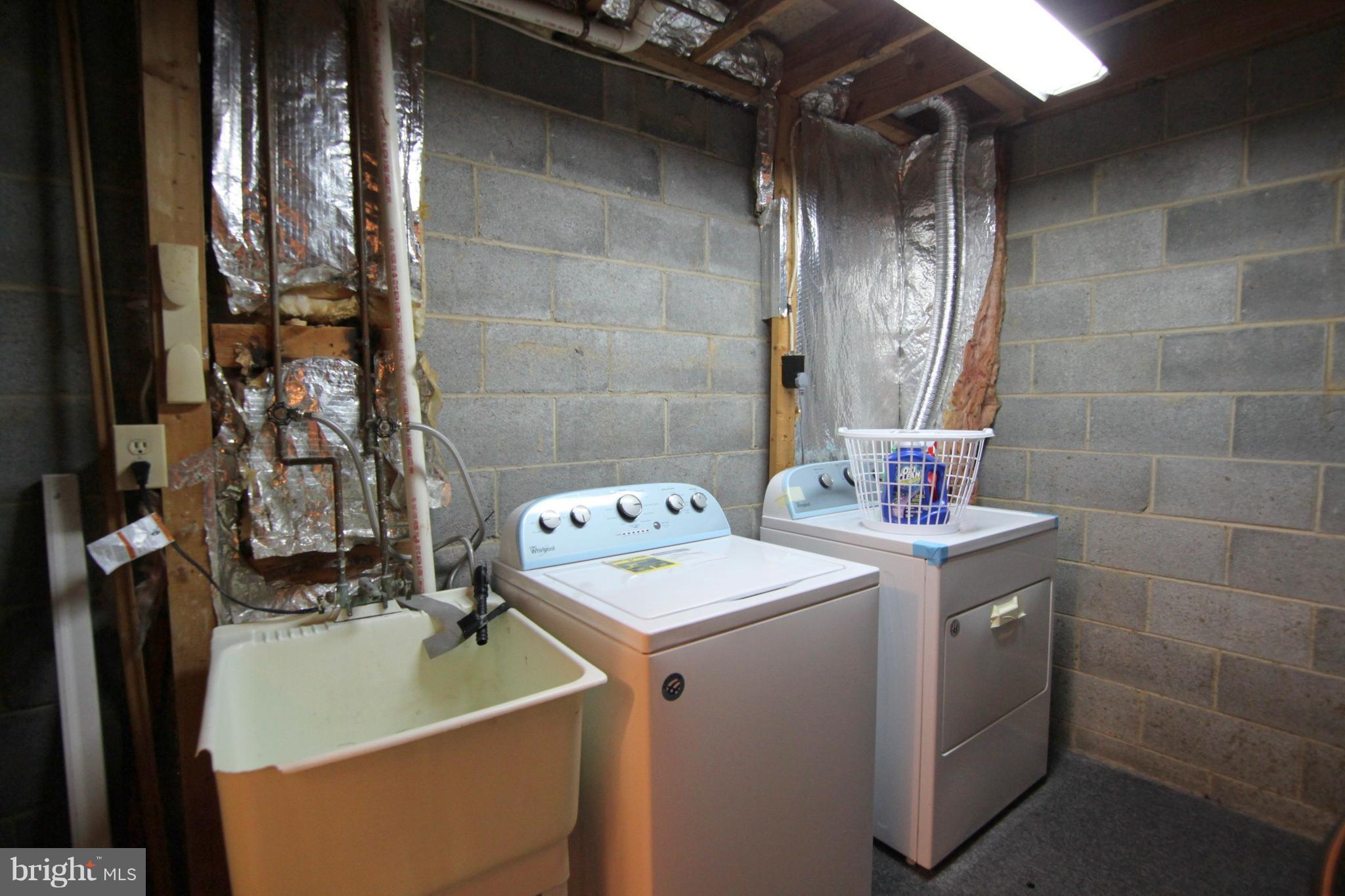 PARK OVERLOOK - Residential Lease