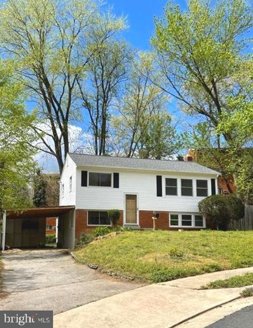 Great single family 3 bedrooom. Great location with easy access to I95, OX Rd, and commuter parking lot.
CLIENT CAN APPLY ONLINE AT OUR WEBSITE OR CAN USE THE APPLICATION UPLOADED TO THIS LISTING. HOLD DEPOSIT OF ONE MONTH’S RENT MUST ACCOMPANY THE APPLICATION. APPLICATION FEE IS $60.00. BOTH MUST BE TURNED INTO OUR OFFICE AND MUST BE SEPARATE IN CERTIFIED FUNDS OR MONEY ORDERS