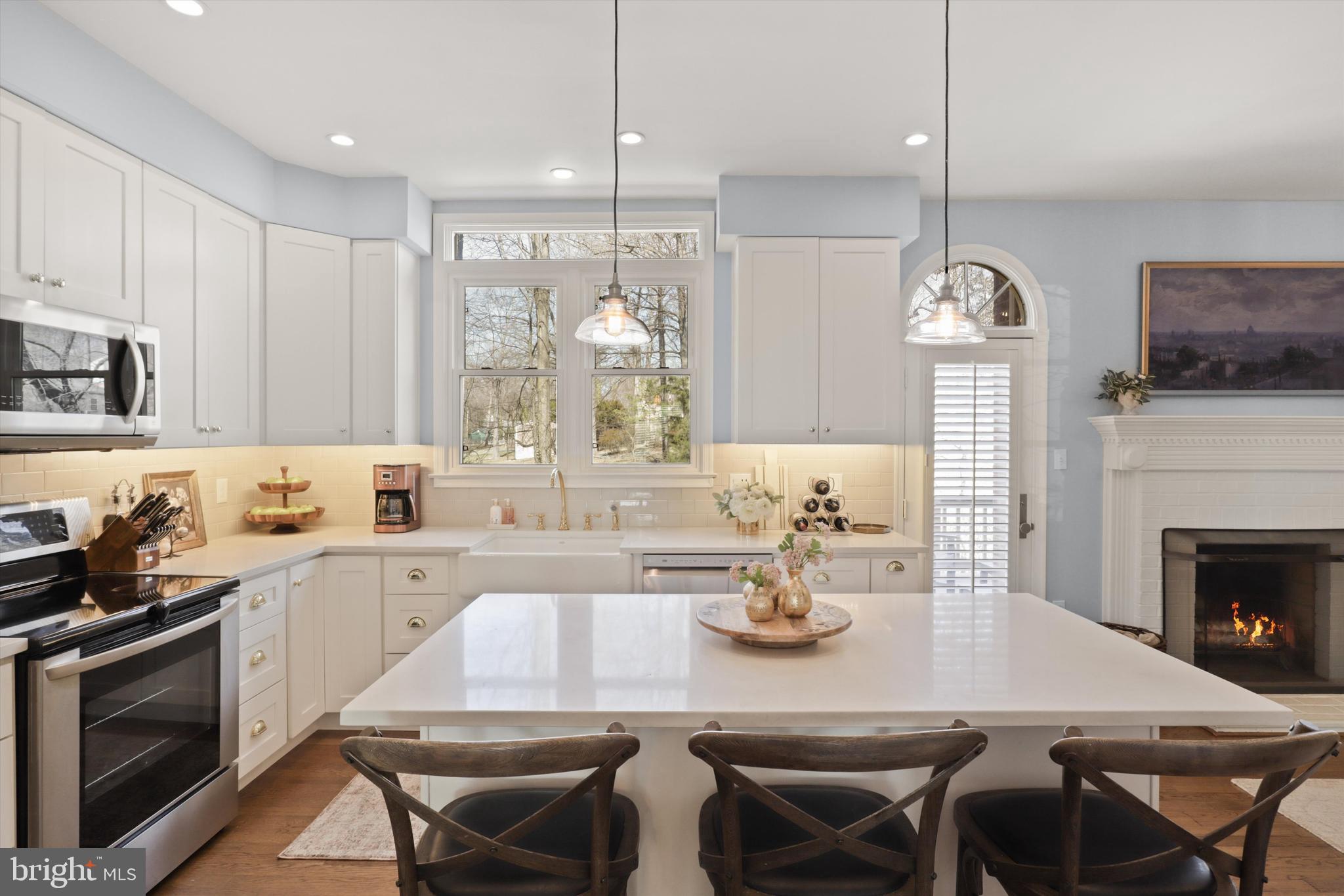 10202 ASPEN WILLOW DRIVE