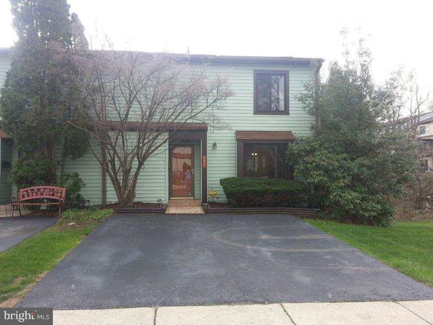 Beautiful 3 bedrm, 2.5 bath end unit townhome in desirable Paxton Crossing. Home features exotic Brazilian Angico hardwd flrs. Kitchen has custom cabinets & Granite countertops. Huge deck off of 1st lvl accessible thru French doors & sidelites that can be opened. Exposed LL is finished w/custom wet bar & built-ins that opens to a large covered stamped concrete patio. HOA fee includes swimming pool, tennis, lawn care & snow rmvl.