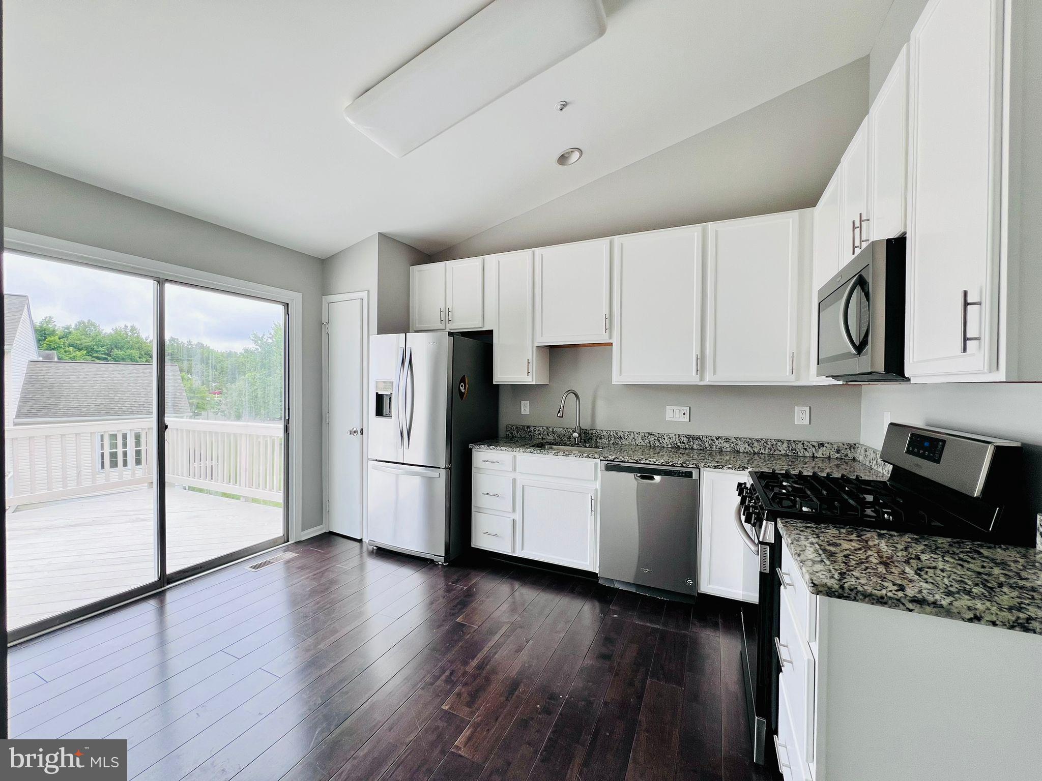 8407 LENASKIN LANE