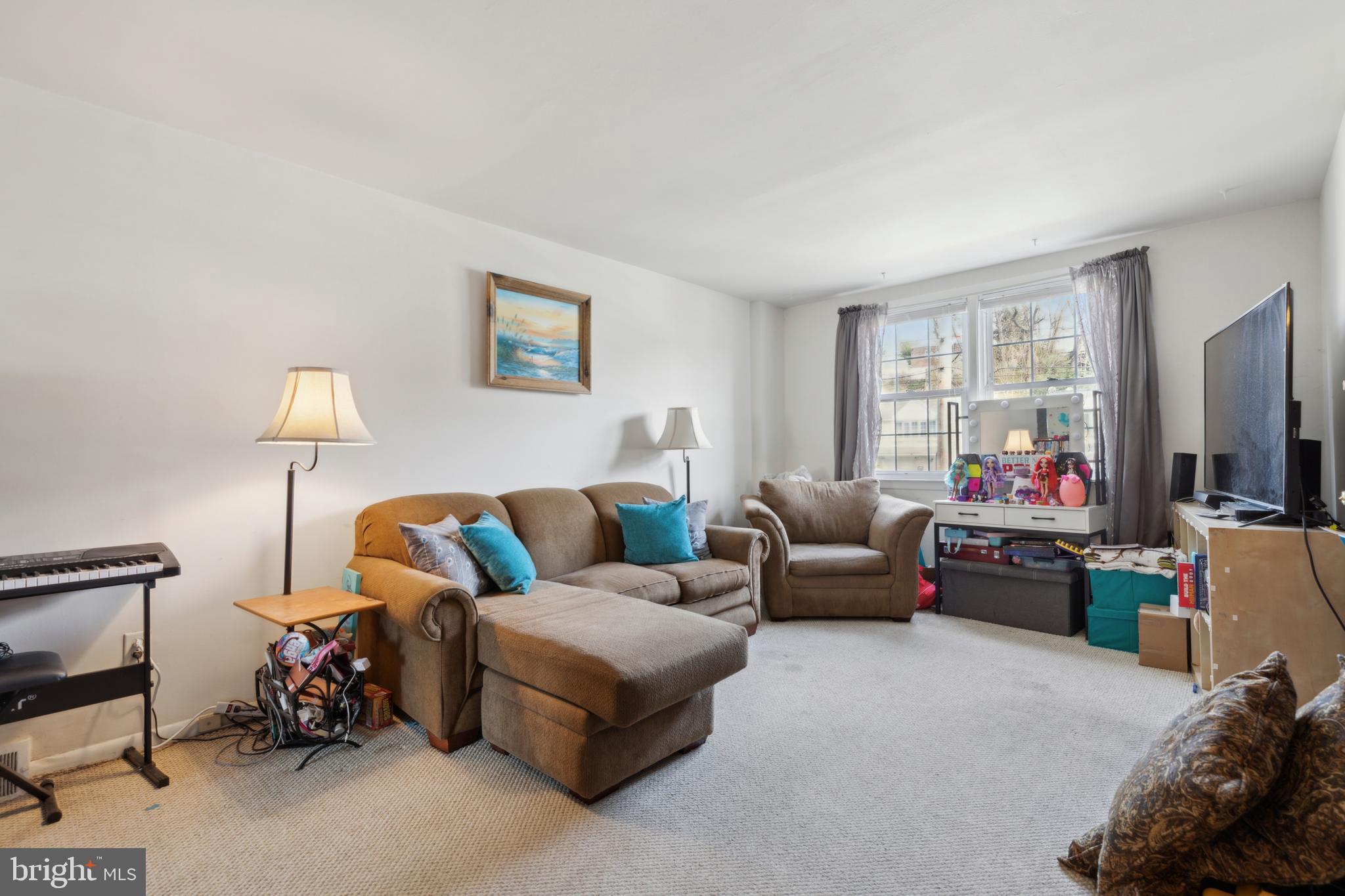 ROXBOROUGH - Residential