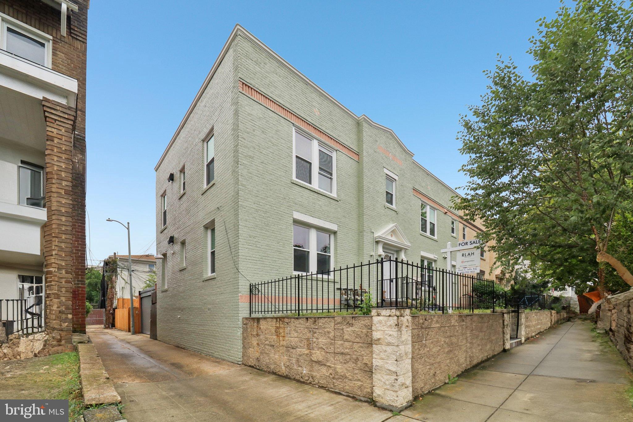 303 SEATON PLACE NE 4