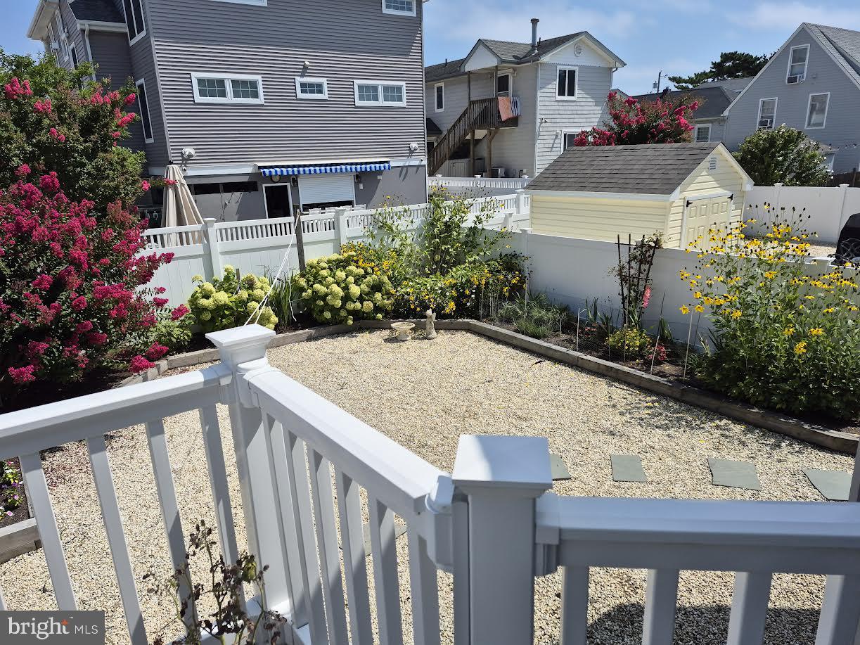 11 E JEANETTE AVENUE