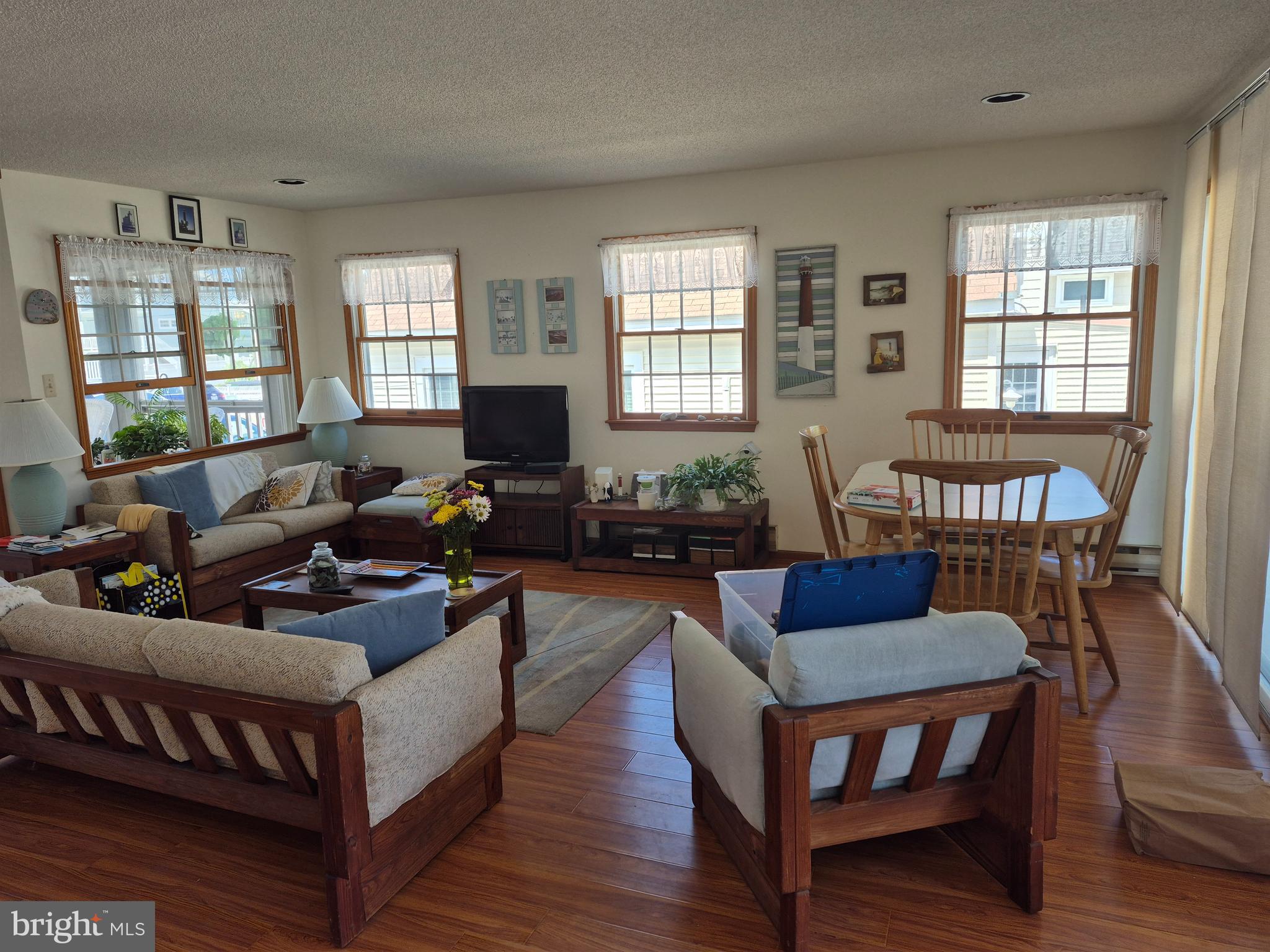 11 E JEANETTE AVENUE