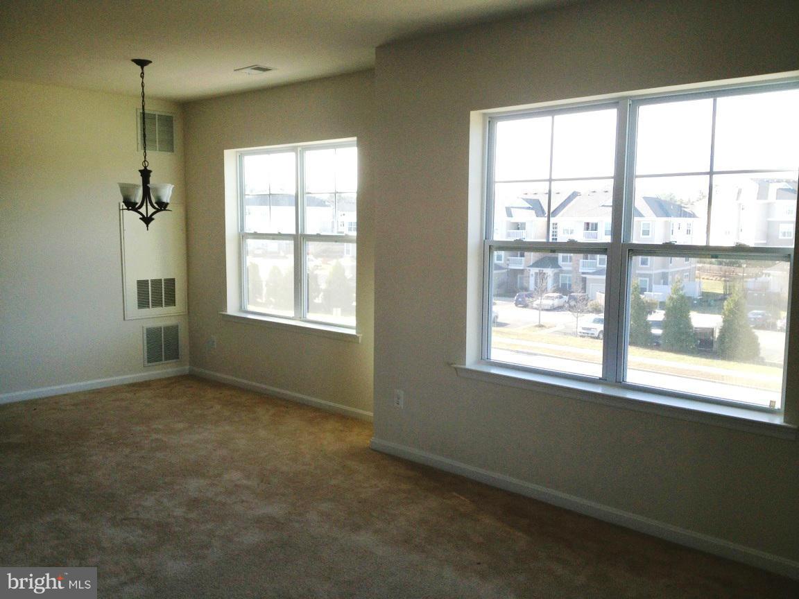 THE RESIDENCES OF WILDEWOOD - Residential Lease