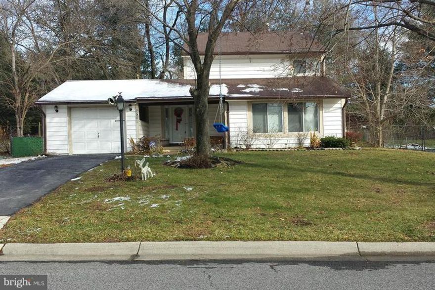 Pointer Ridge Colonial.  Vaulted ceilings, open space, lots of windows.  Spacious owner suite with 2 closets.  Garage and fenced yard. Short Sale is Approved.