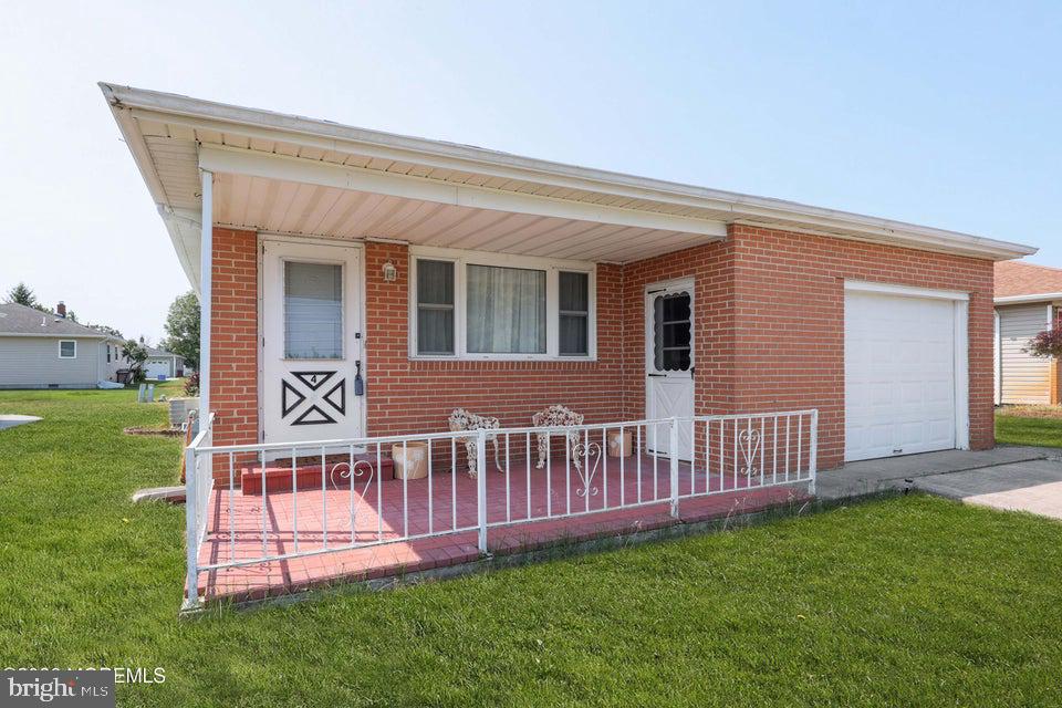 4 CORINTH PLACE
