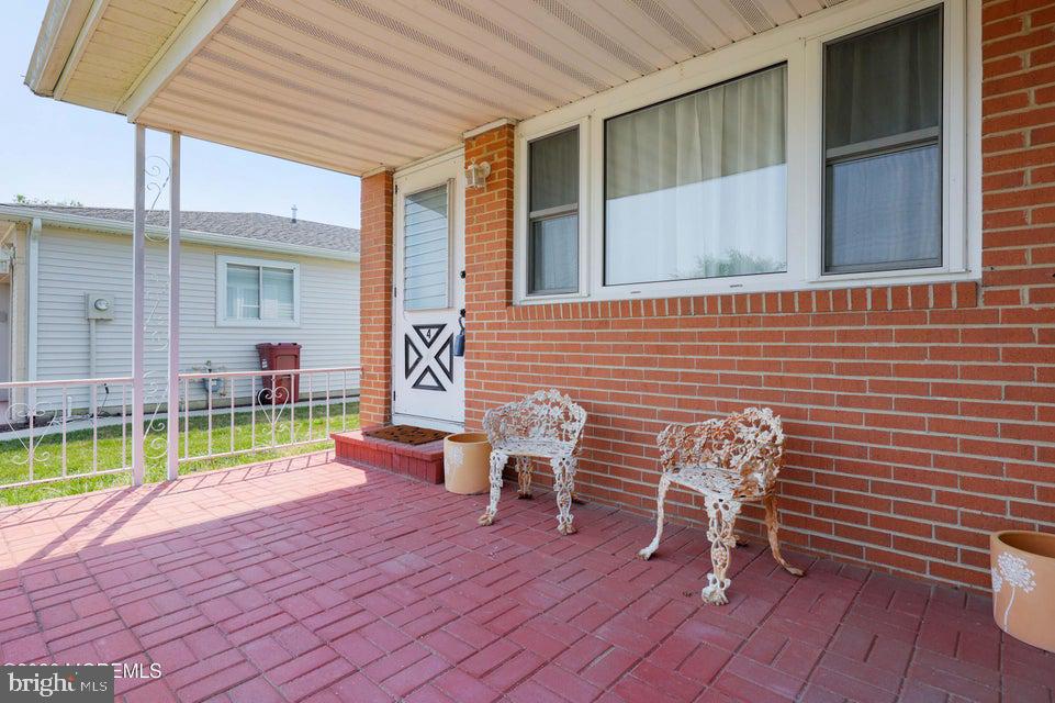 4 CORINTH PLACE