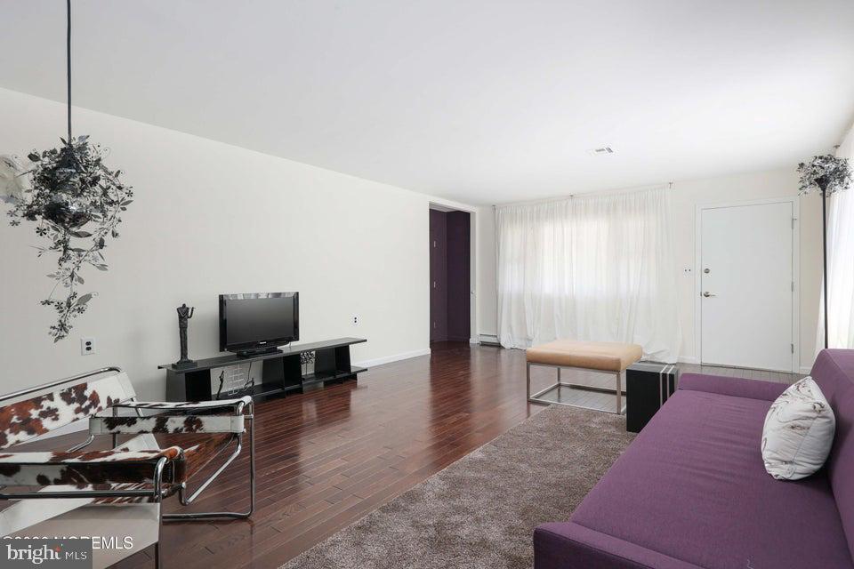 4 CORINTH PLACE