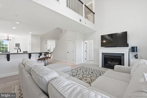 Condo For Sale - 13940 Greendale Drive<br/> WOODBRIDGE, VA 22191
