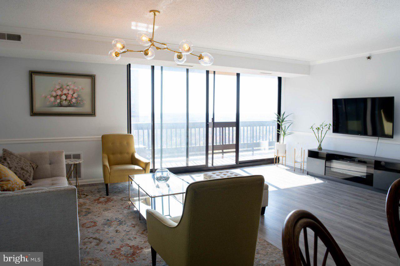 SKYLINE SQUARE CONDO - Residential Lease