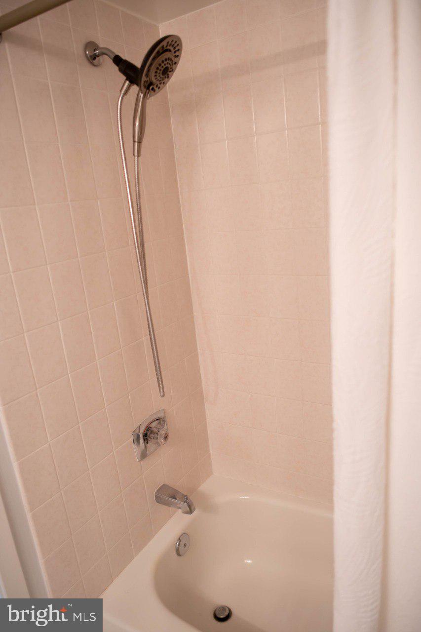 SKYLINE SQUARE CONDO - Residential Lease