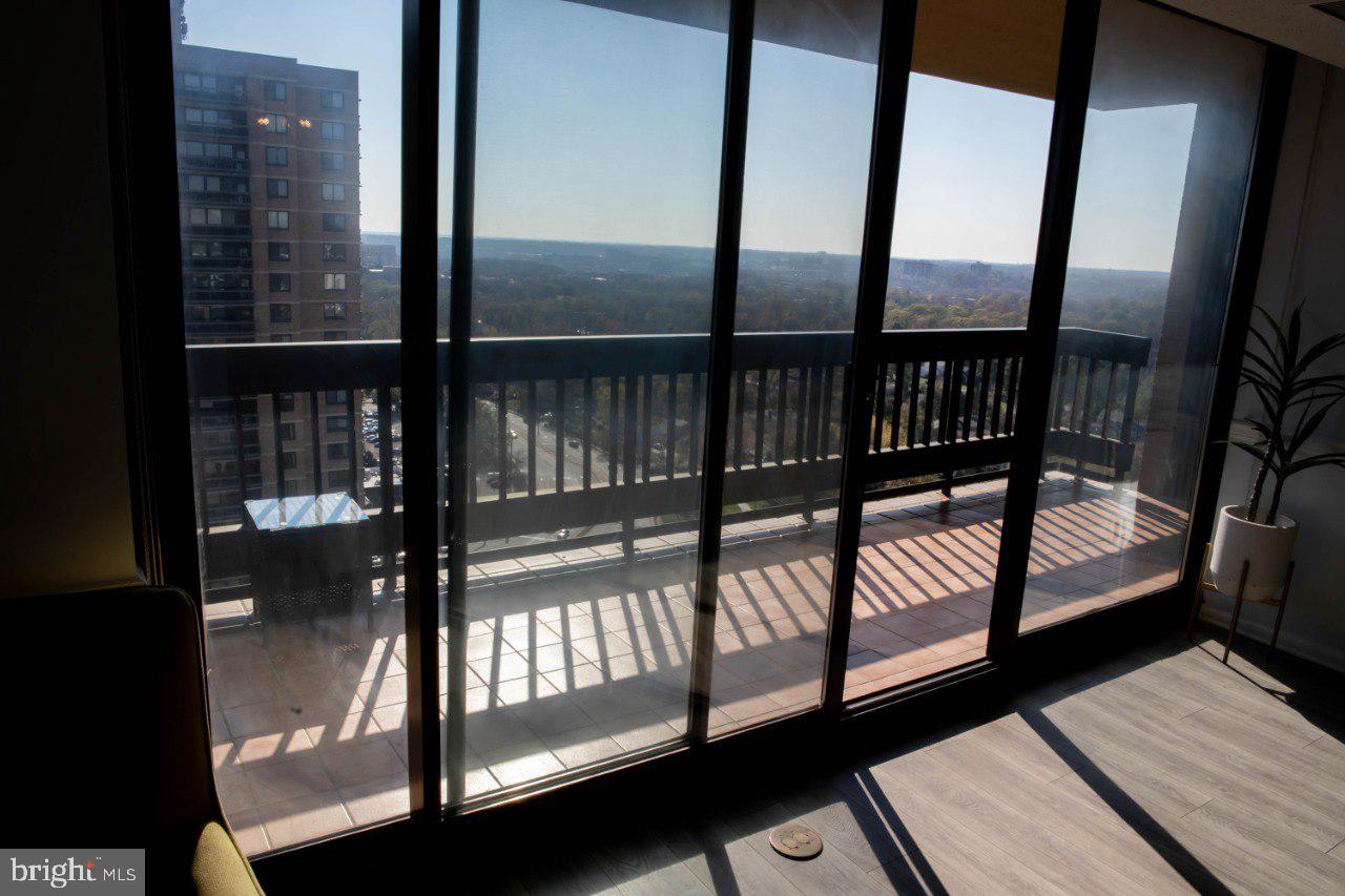 SKYLINE SQUARE CONDO - Residential Lease