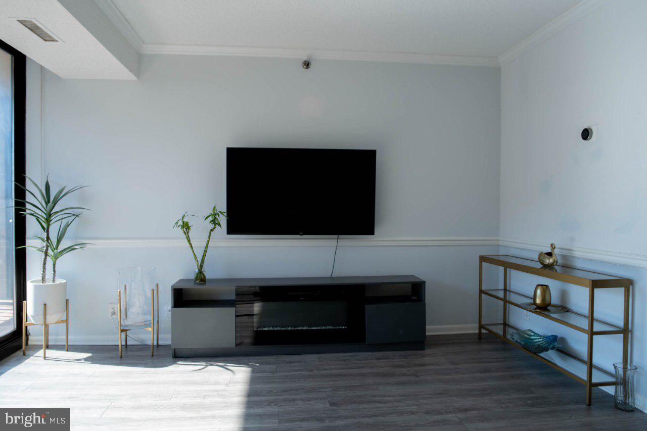 SKYLINE SQUARE CONDO - Residential Lease