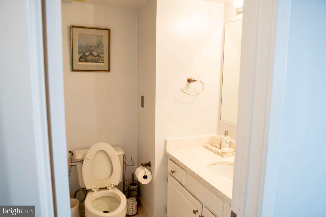 SKYLINE SQUARE CONDO - Residential Lease