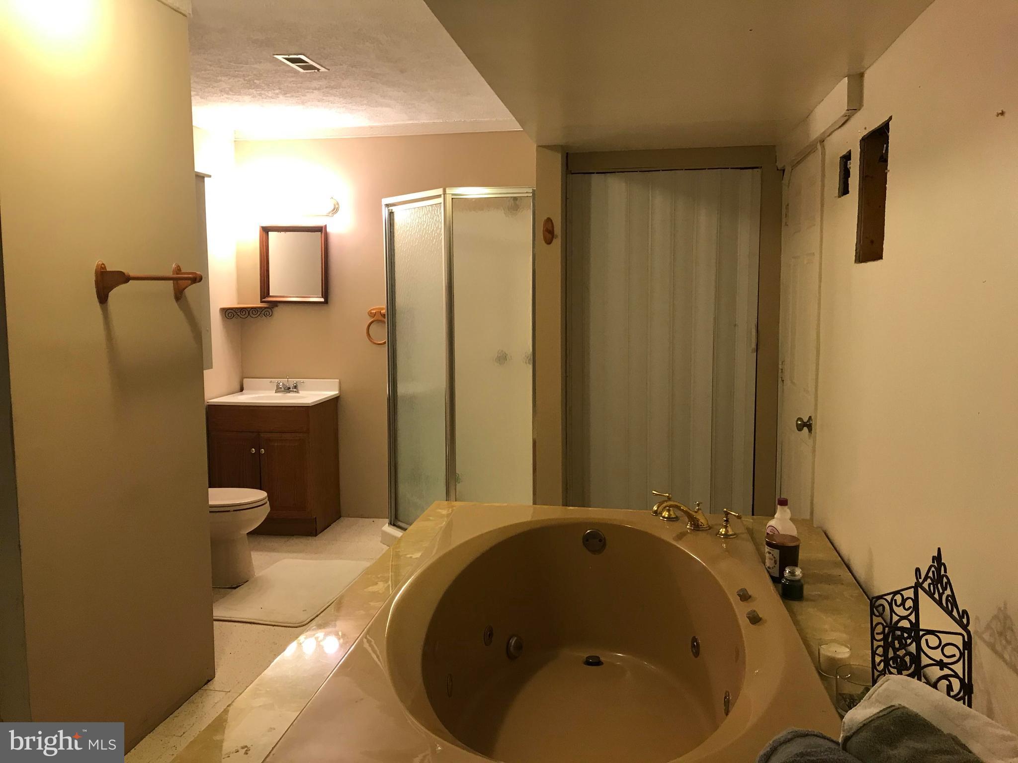 LAUREL GLEN - Residential