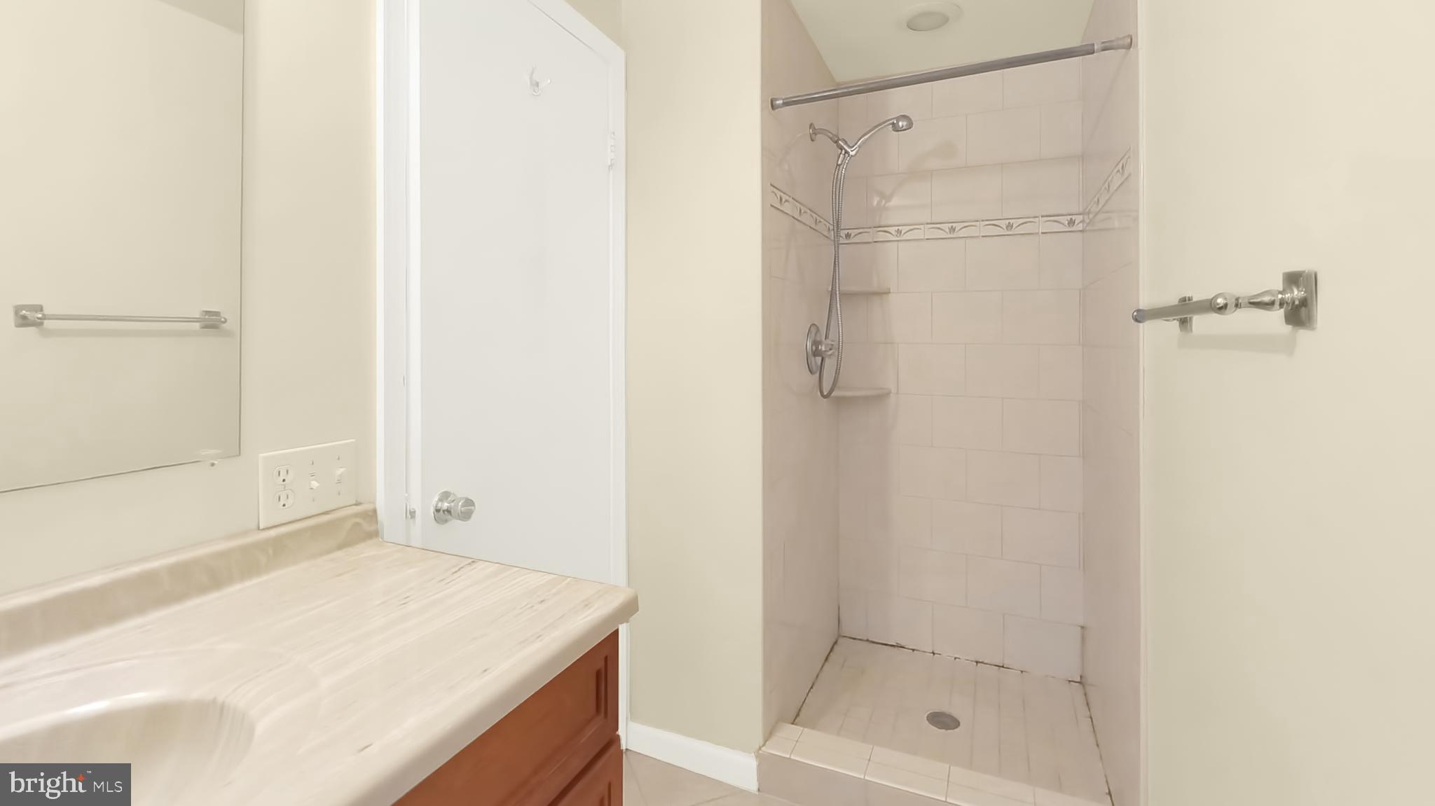 FOX HILLS - Residential Lease