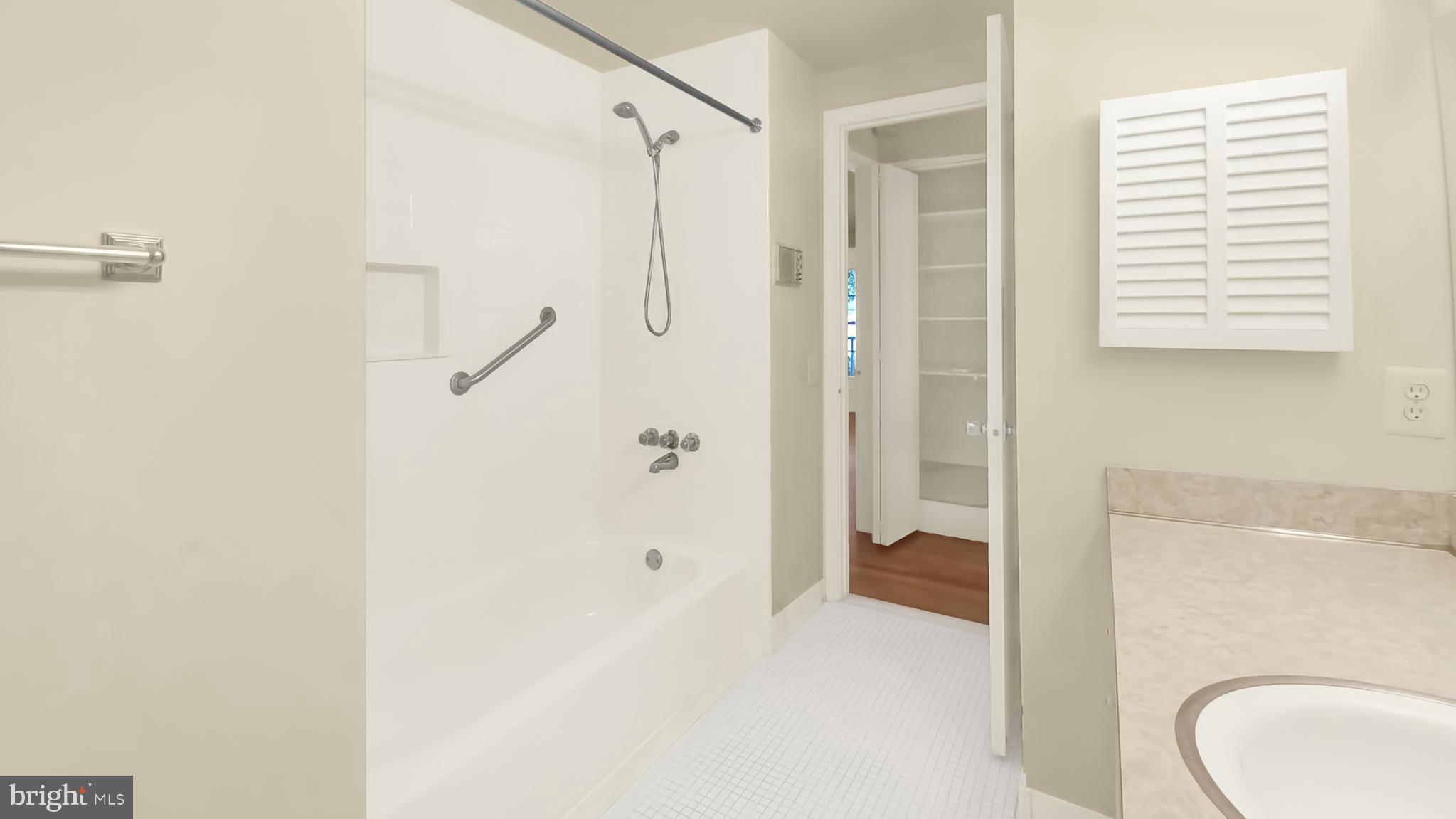 FOX HILLS - Residential Lease