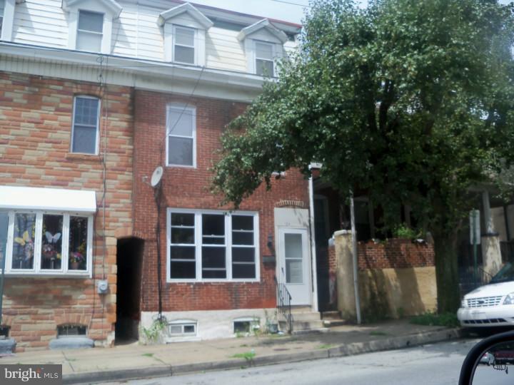 3 Story 5 Bedroom house with full E/I Kitchen, Living Room, Dining Room combined with newer windows galor. All of the Bedrooms are an impressive size. Upgrades include windows and Kitchen with newer carpet. This home is worth seeing