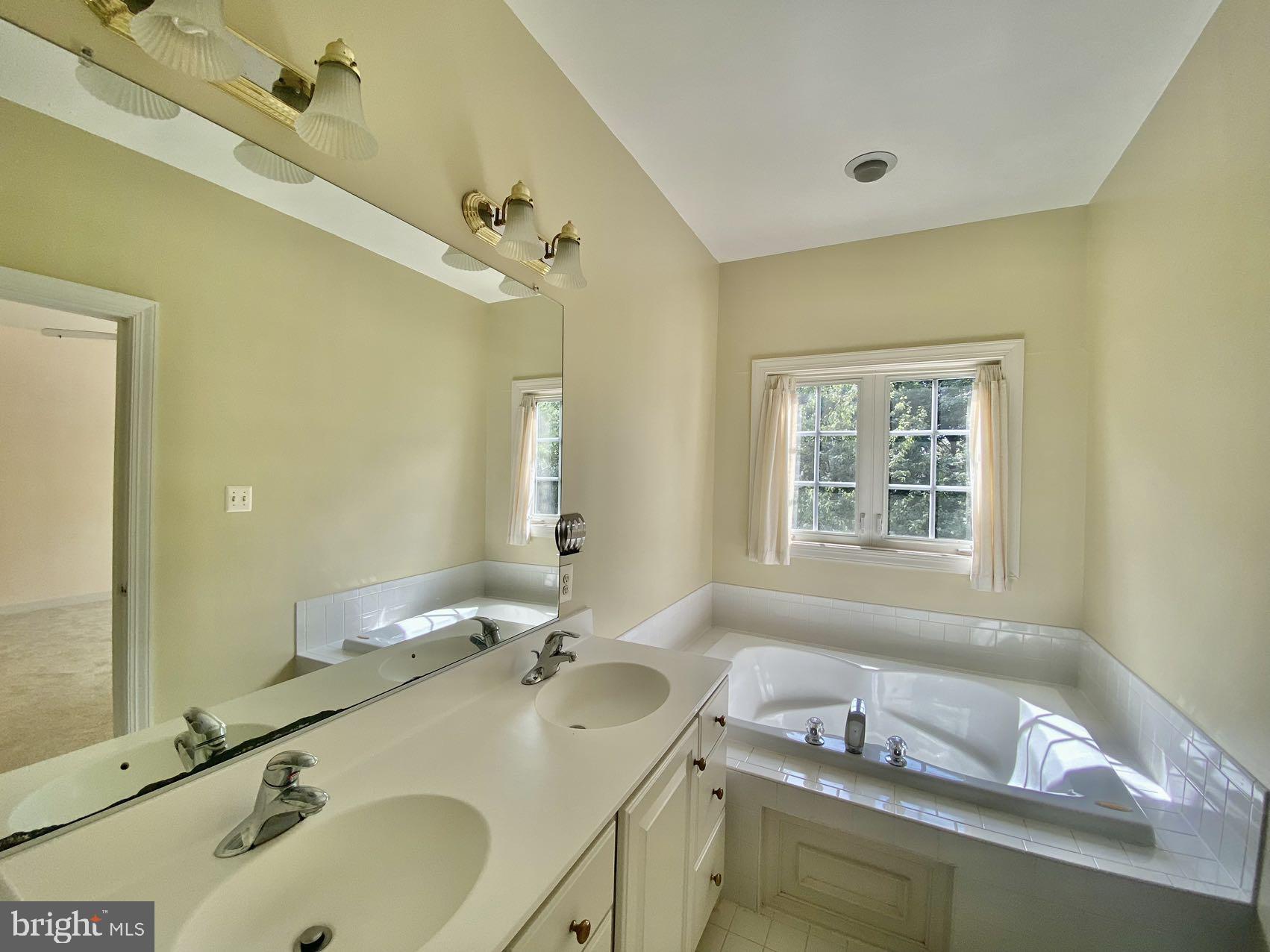 KINGSVIEW VILLAGE - Residential Lease