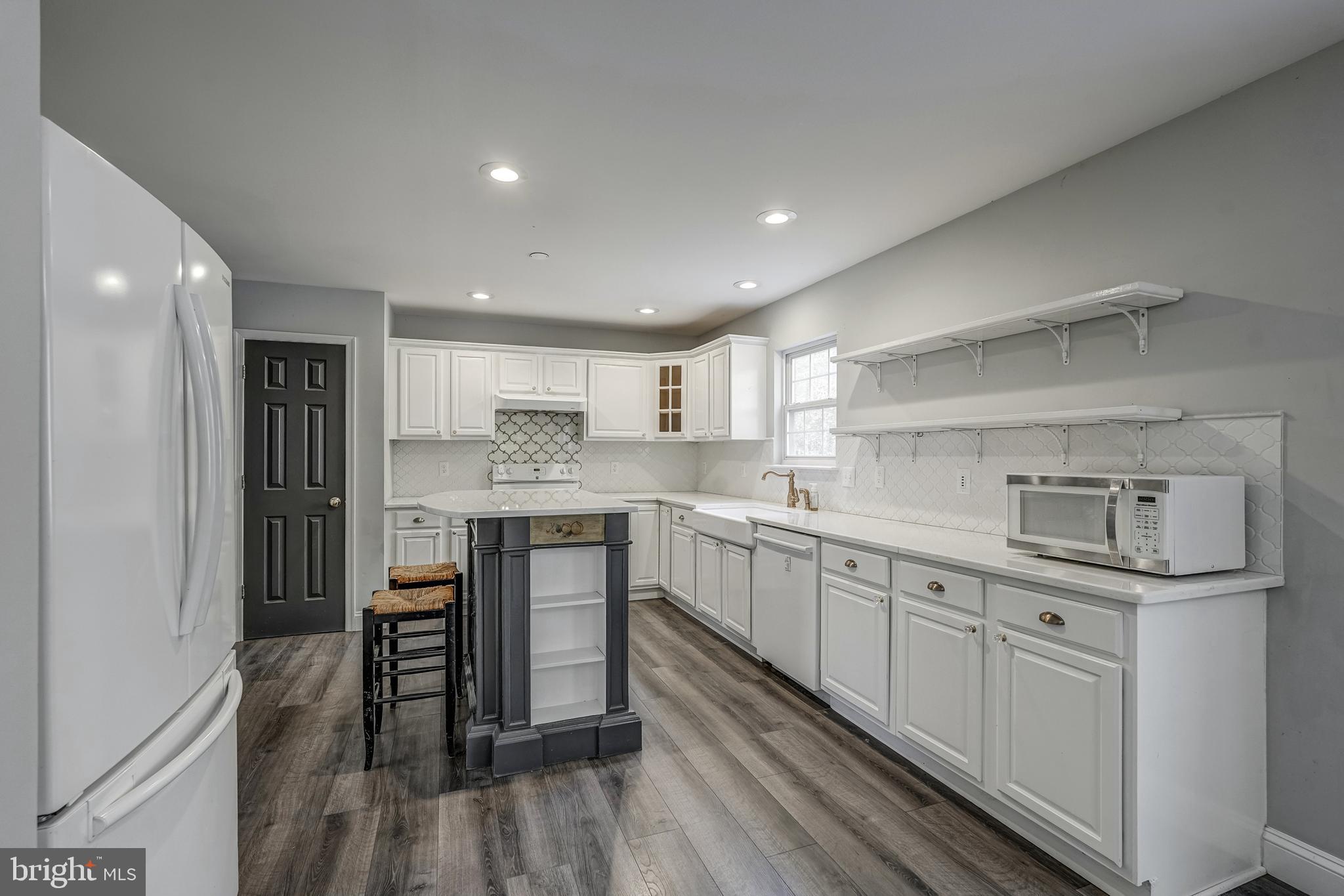 MOUNTAIN VIEW ESTATES - Residential