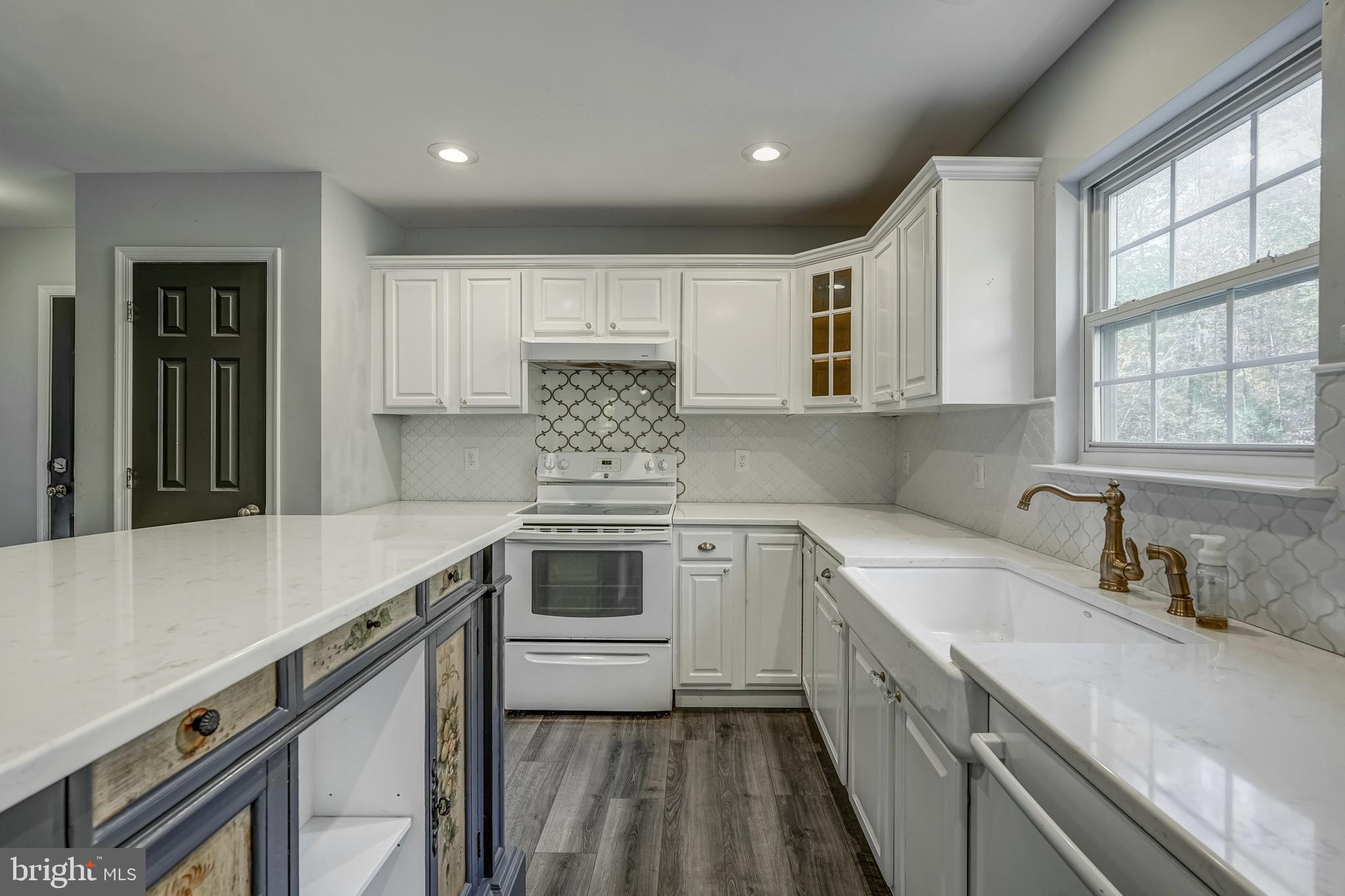 MOUNTAIN VIEW ESTATES - Residential