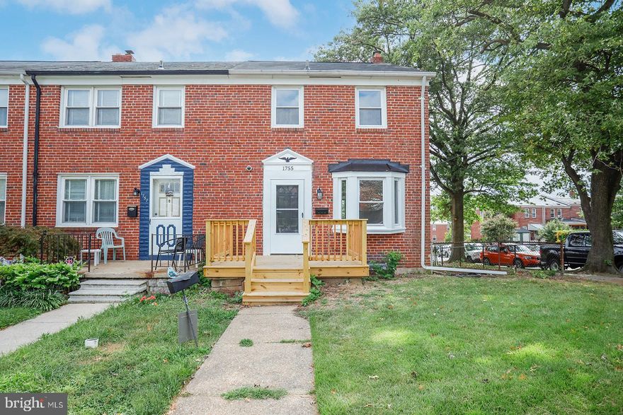 DREAM BIG!

3 bedroom, 2 FULL bath END OF GROUP brick townhome available! BRAND NEW LVP flooring, carpet and paint throughout. BRAND NEW FULL BATH in the lower level. Upgraded kitchen features NEW stainless steel appliances, granite counters and cabinets. Lower level has walk out access and the rear home offers a private concrete patio. Family room in the lower level could EASILY be used as a 4th bedroom! Enjoy the extra natural light from the side windows and the larger lot thank to being an EOG unit. Don't miss this one as it won't last! Pets okay case by case. Professionally managed.