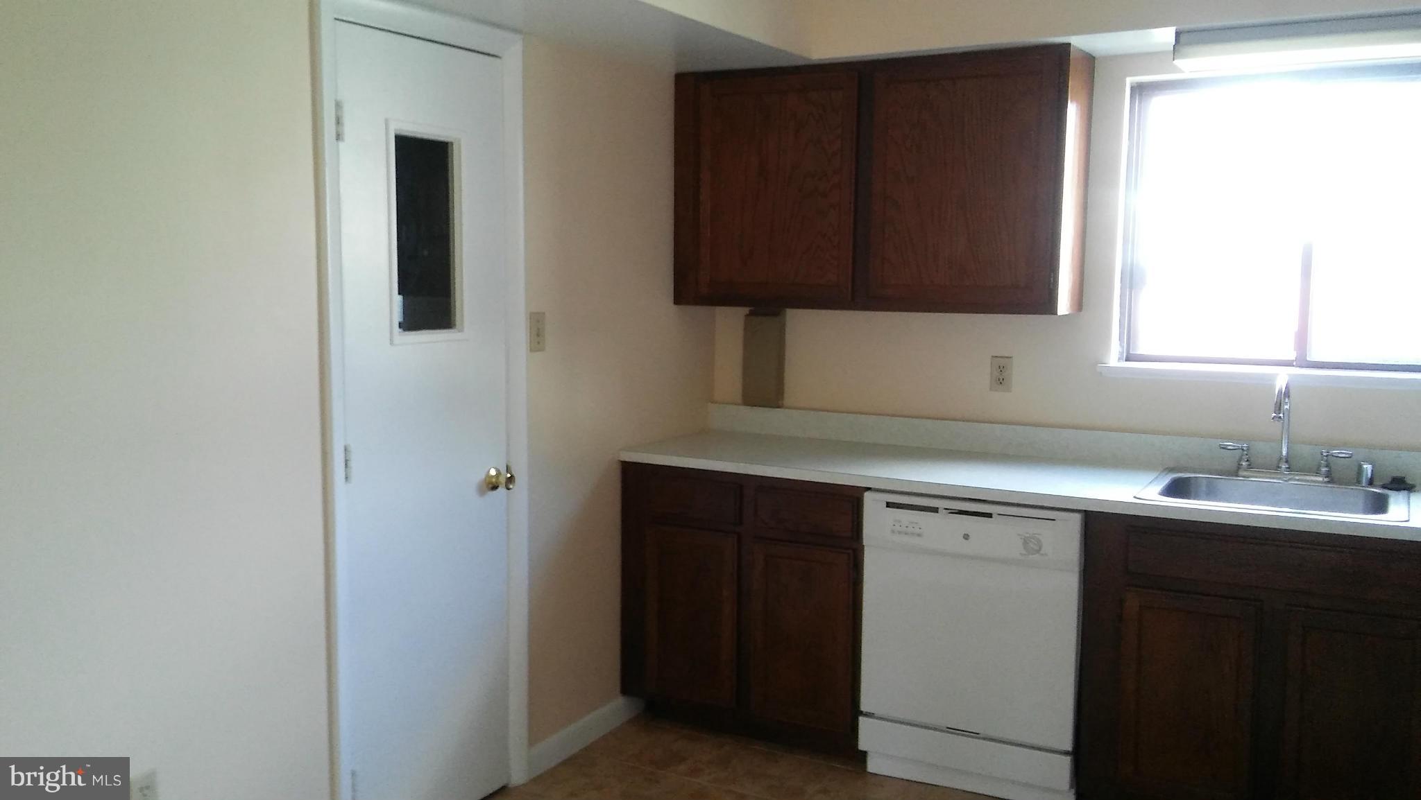 NEWPORT ESTATES - Residential Lease