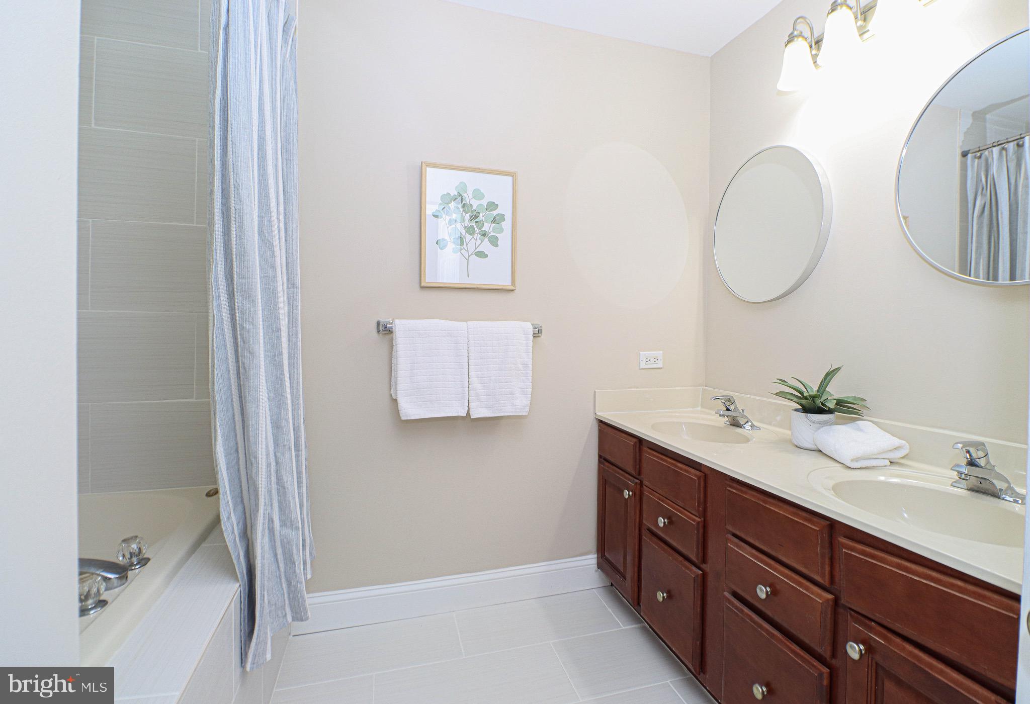 CROFTON MANOR - Residential