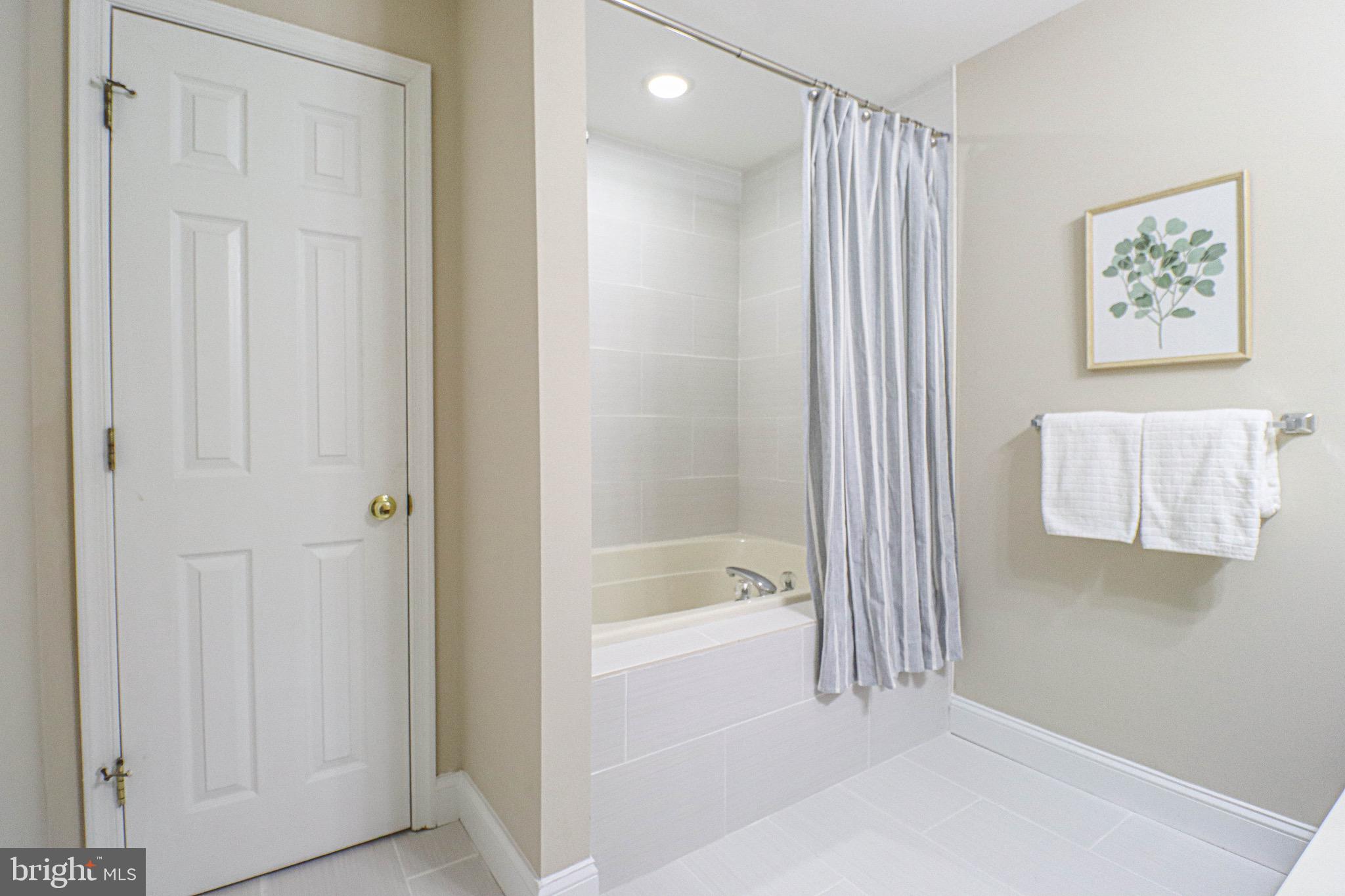 CROFTON MANOR - Residential