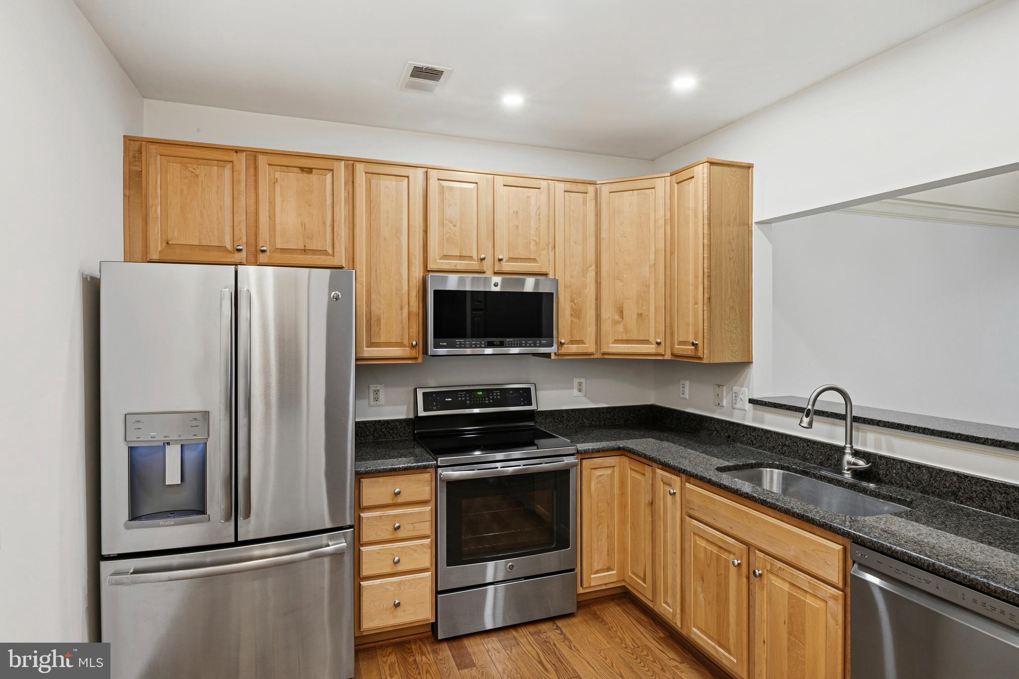 8601 ROAMING RIDGE WAY 304