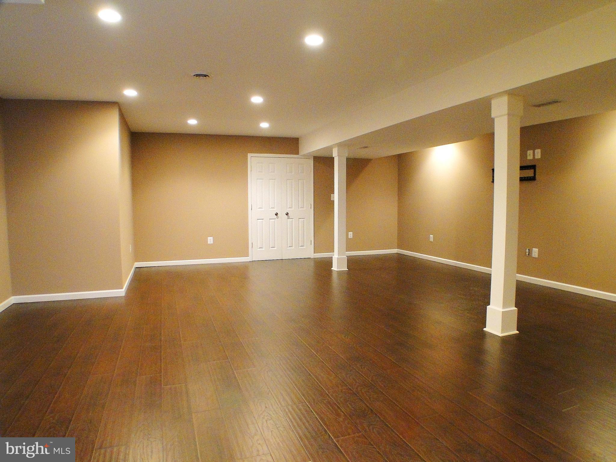 VAN BIBBER MANOR - Residential