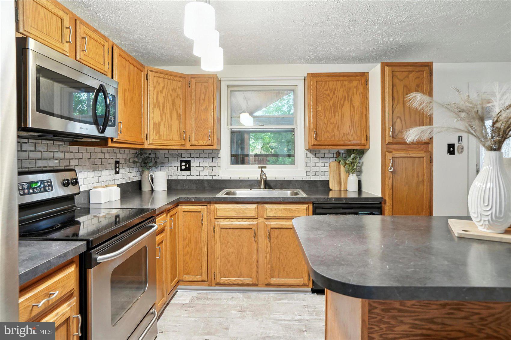 HILLCREST MANOR - Residential